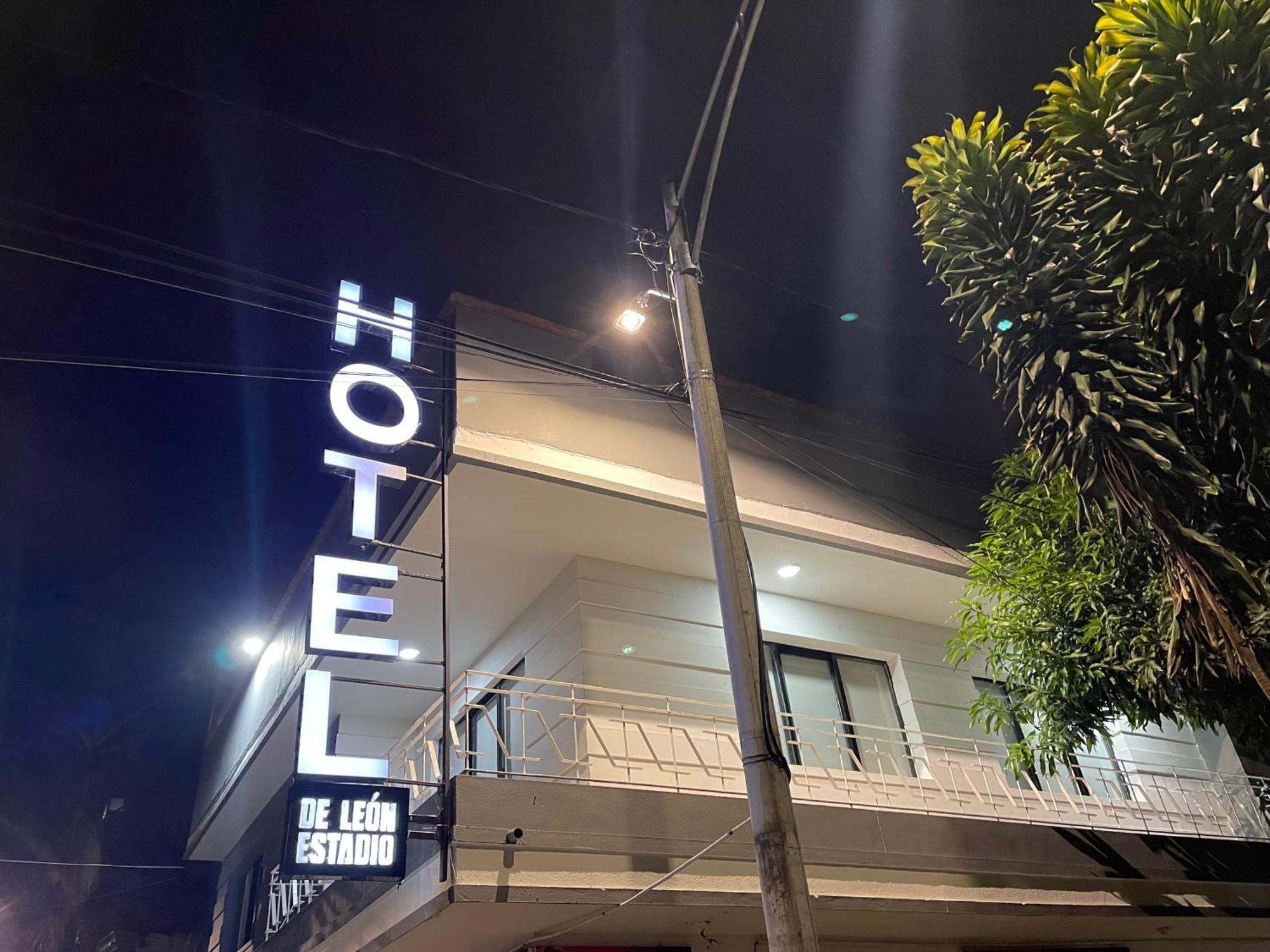 Hotel De Leon Estadio Medellín Exterior foto